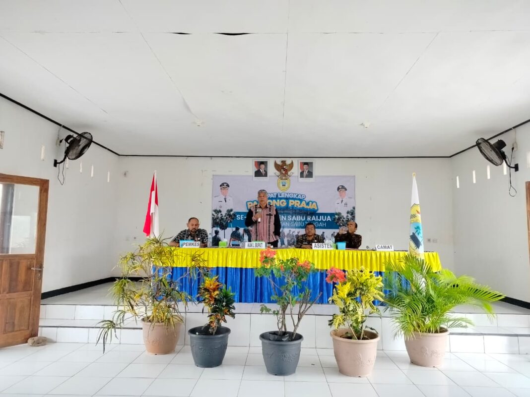 Pesan Wabup Thobias Uly Saat Buka Kegiatan Rapat Lengkap Pamong Praja di Kecamatan Sabu Tengah : Tetap Solid dan Kompak di Tengah Efisiensi Anggaran