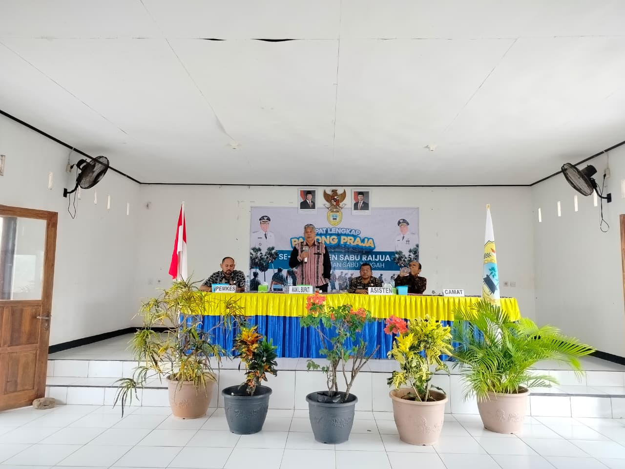Pesan Wabup Thobias Uly Saat Buka Kegiatan Rapat Lengkap Pamong Praja di Kecamatan Sabu Tengah : Tetap Solid dan Kompak di Tengah Efisiensi Anggaran 4 IMG 20251106 WA0000