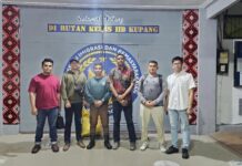 Tuntaskan Kasus Korupsi, Kejaksaan Negeri Alor Serahkan Tiga Tersangka Korupsi Proyek Gedung DPRD dan Barang Bukti ke Jaksa Penuntut Umum di Kejati NTT