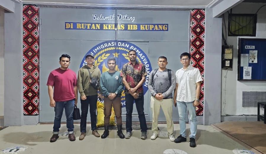 Tuntaskan Kasus Korupsi, Kejaksaan Negeri Alor Serahkan Tiga Tersangka Korupsi Proyek Gedung DPRD dan Barang Bukti ke Jaksa Penuntut Umum di Kejati NTT