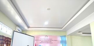 Wabup Thobias Uly Hadir Membuka Kegiatan Pelatihan Modifikasi Sepatu dan Tas Bekas Dari Bahan Tenun Bagi Anggota Dharma Wanita Persatuan Kabupaten Sabu Raijua