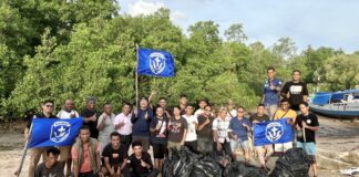 Tindakan Nyata!!! GAMKI NTT Lakukan Penanaman Mangrove dan Pembersihan Sampah di Laut Serta Pesisir Pantai Oesapa
