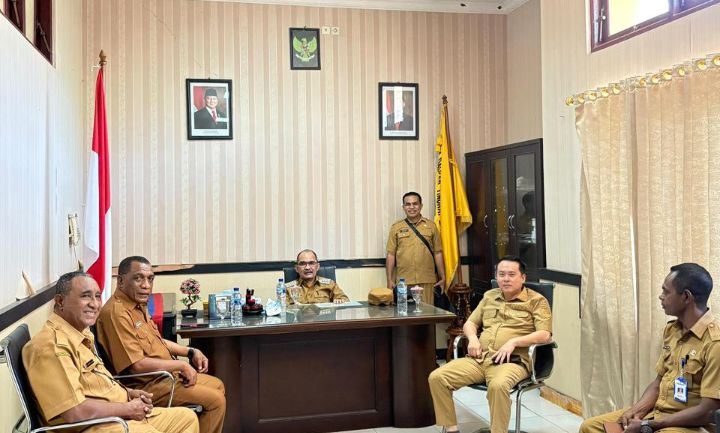 Bupati Alor Iskandar Lakamau Kembali Beraktivitas, Disambut Sukacita Oleh Wakil Bupati, Plh Sekda Obet Bolang dan Jajarannya