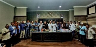 Pertemuan DPRD Alor dan Bupati, Ketua Komisi III Ernes Mokoni Usul Bupati Segera Melantik Pejabat Eselon dan Kepala Sekolah Definitif Mengingat Beberapa OPD Termasuk Camat dan Kepala Sekolah Yang Masi Dijabat Oleh PLT