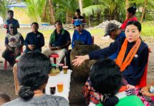 Anggota DPR RI Julie Laiskodat Dorong Penataan Wisata Pantai Kasih Baumi dan Pemberdayaan Ekonomi Jemaat di Lembur Timur