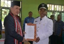 Wakil Bupati Alor Lantik Muhammad Usman Kepala Desa Air Kenari Antar Waktu, Minta Sinergi Bangun Desa