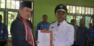 Wakil Bupati Alor Lantik Muhammad Usman Kepala Desa Air Kenari Antar Waktu, Minta Sinergi Bangun Desa
